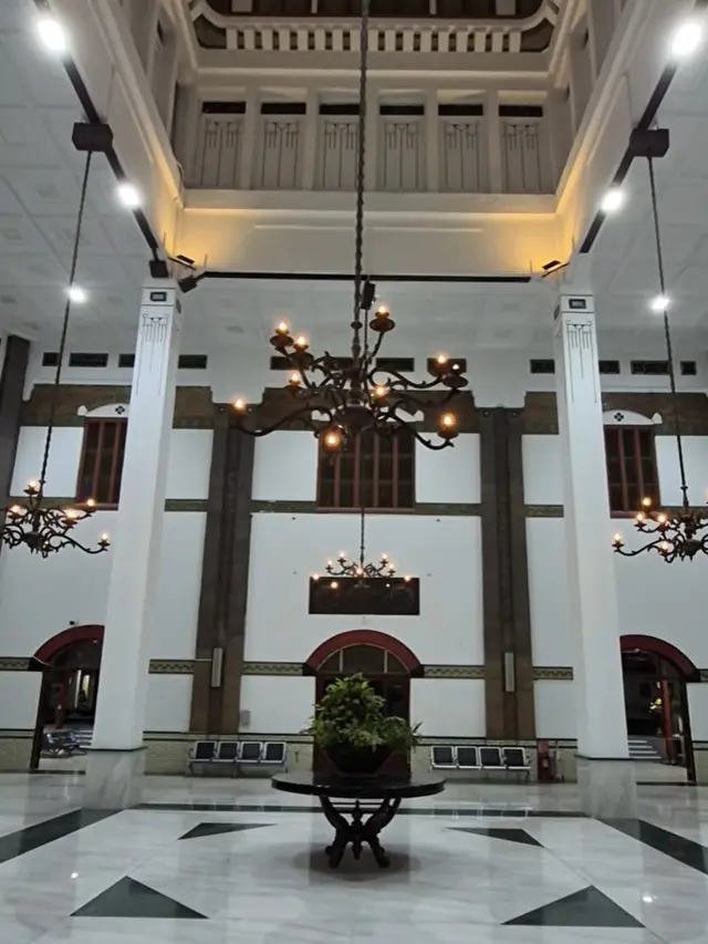 Potret Stasiun Tawang Kota Semarang