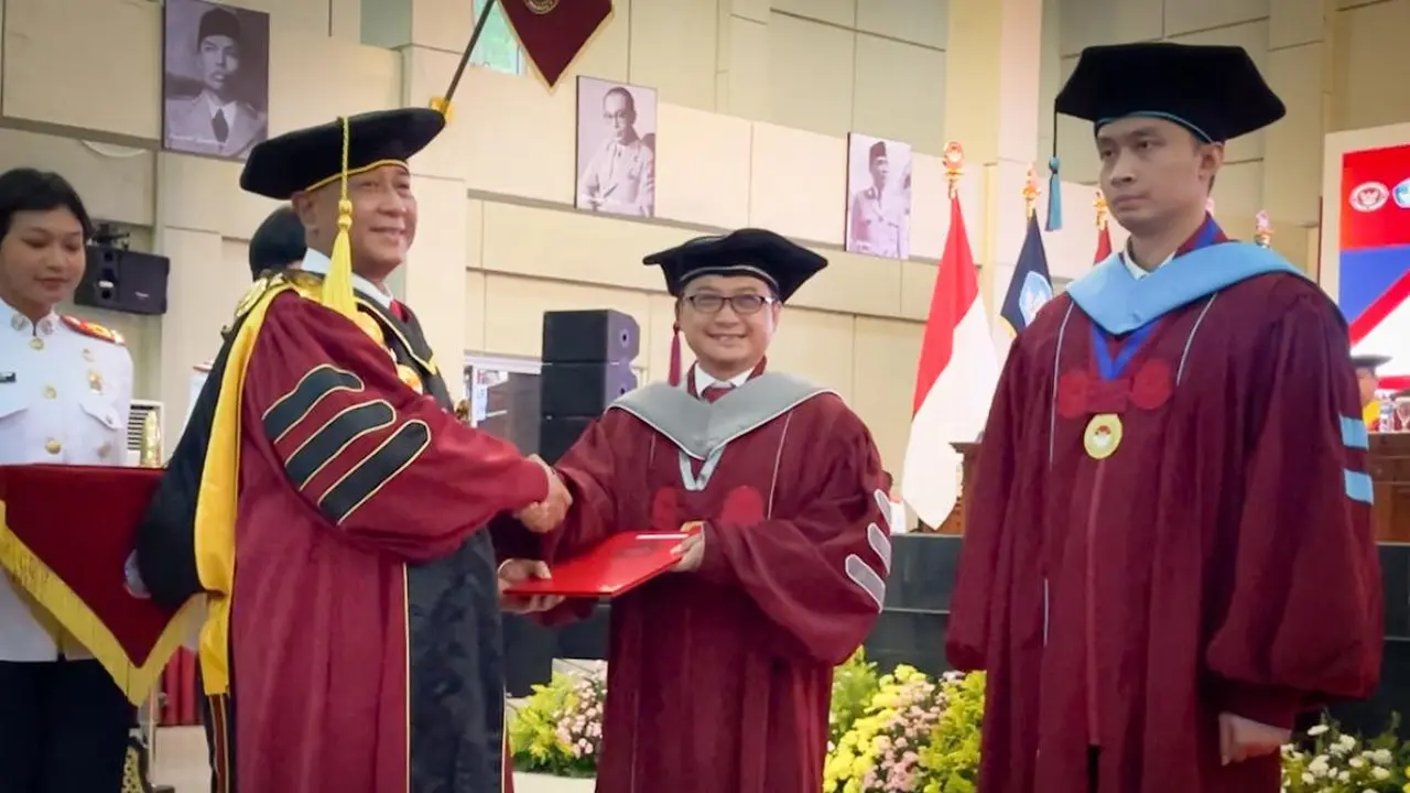 Sekretaris Jenderal DPP Partai Kebangkitan Bangsa (PKB), Hasanuddin Wahid, resmi menyandang gelar doktor dari Universitas Pertahanan (Unhan) (Istimewa)