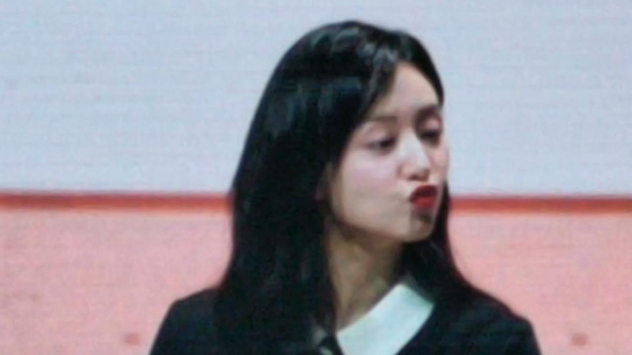 Kim Ji Won Tersipu Malu Ditanya Pakai Sepatu Bagian Kiri atau Kanan Dulu