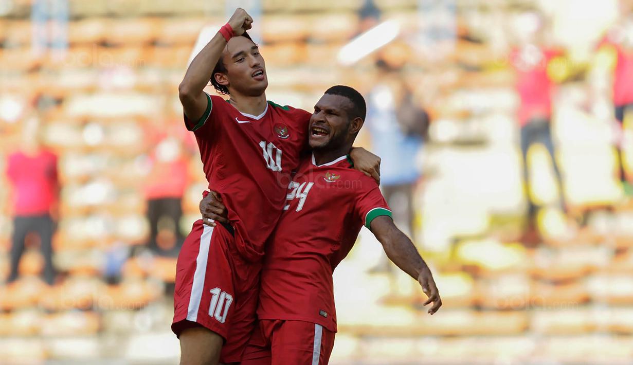 Ezra Walian sempat mengalami kendala untuk bergabung di Timnas Indonesia karena terbentur dengan peraturan FIFA meski sudah dinaturalisasi sejak 2017. Pasalnya, sebelum bergabung di Timnas Indonesia U-23, ia pernah membela Timnas Belanda, U-15, U-16, dan U-17. (AFP/(Bola.com/Vitalis Yogi Trisna)