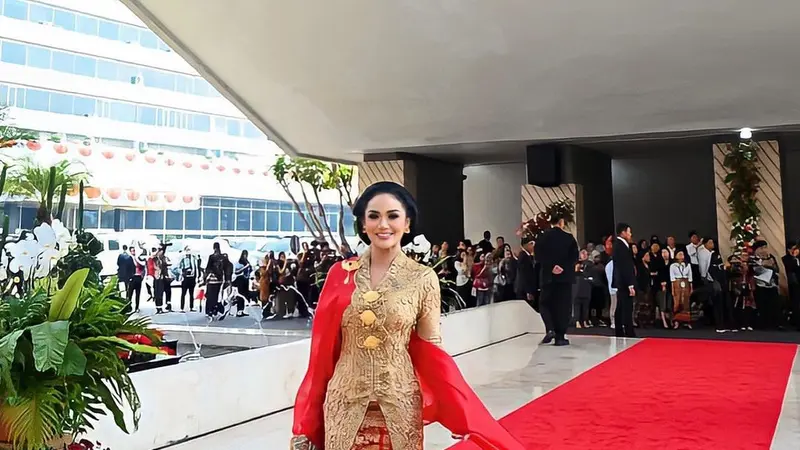 6 Inspirasi Kebaya Elegan dan Mewah ala Krisdayanti, Didominasi Warna Merah