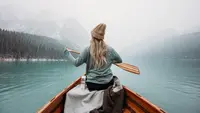 Viral, Bocah Lempar iPhone Ibu ke Danau