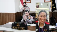 Kapolri Jenderal Listyo Sigit Prabowo menyampaikan ucapan selamat secara langsung melalui sambungan video call kepada atlet sepeda Indonesia atas raihan medali emas dan perak di ajang SEA Games Vietnam, Senin (16/5/2022). (Ist)