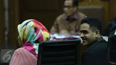 Mantan Bendahara Partai Demokrat, Muhammad Nazaruddin  saat bersaksi di proyek pengadaan e-KTP untuk terdakwa Irman dan Sugiharto di Pengadilan Tindak Pidana Korupsi (Tipikor) Jakarta, Senin, (3/4). (Liputan6.com/Helmi Afandi)