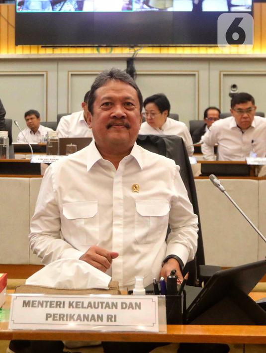 Menteri Kelautan dan Perikanan, Sakti Wahyu Trenggono menegaskan pembongkaran pagar laut ini menjadi langkah awal untuk mengembalikan fungsi ruang laut yang sempat terganggu akibat keberadaan pagar laut ilegal. (Liputan6.com/Angga Yuniar)