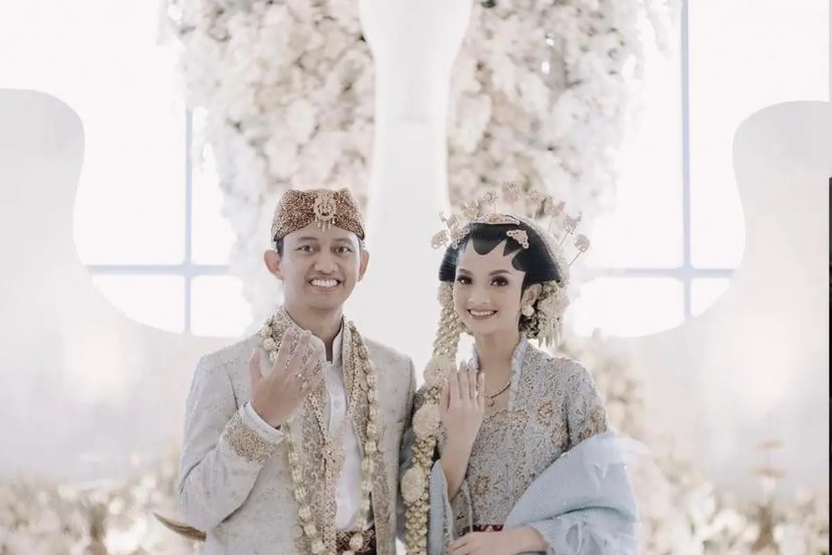 12 Detail Gaya Sabrina Anggraini di Akad Nikah, Menawan dalam Balutan Kebaya Kutubaru