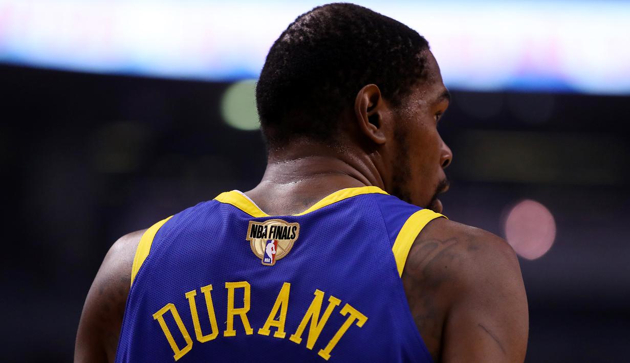 Di musim ini Kevin Durant belum sekalipun ikut bertanding. Dia masih menjalani rehabilitasi sejak mengalami cedera pada final NBA Juni tahun lalu. (AFP/Gregory Shamus)