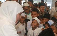 FOTO: Momen Khofifah Santuni Ratusan Anak Yatim Jelang Harlah ke-78 Muslimat NU di GBK