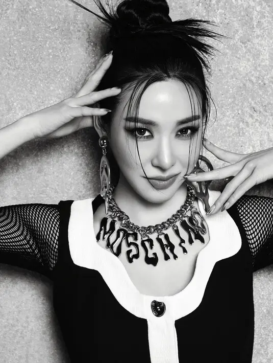 Memulai debutnya sebagai anggota girl grup K-pop Girls’ Generation, kini Tiffany Young juga dikenal sebagai aktris film. Tiffany Young akan membintangi kampanye Musim Gugur/Dingin 2023 Moschino yang memulai debutnya pada September 2023. [Dok. Moschino]