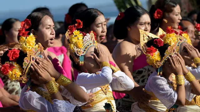 Masyarakat Bali Gelar Upacara Pemurnian Air