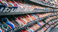 Apakah boleh menyimpan sneakers di dalam kotak? (Foto: Unsplash.com/ Stanislav Kondratiev