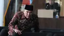 Bupati Jepara Ahmad Marzuqi menunggu panggilan penyidik saat akan menjalani pemeriksaan di Gedung KPK, Jakarta, Senin (13/5/2019). Marzuqi diperiksa sebagai tersangka terkait suap dalam putusan atas praperadilan dugaan korupsi penggunaan dana bantuan parpol di PN Semarang. (merdeka.com/Dwi Narwoko)