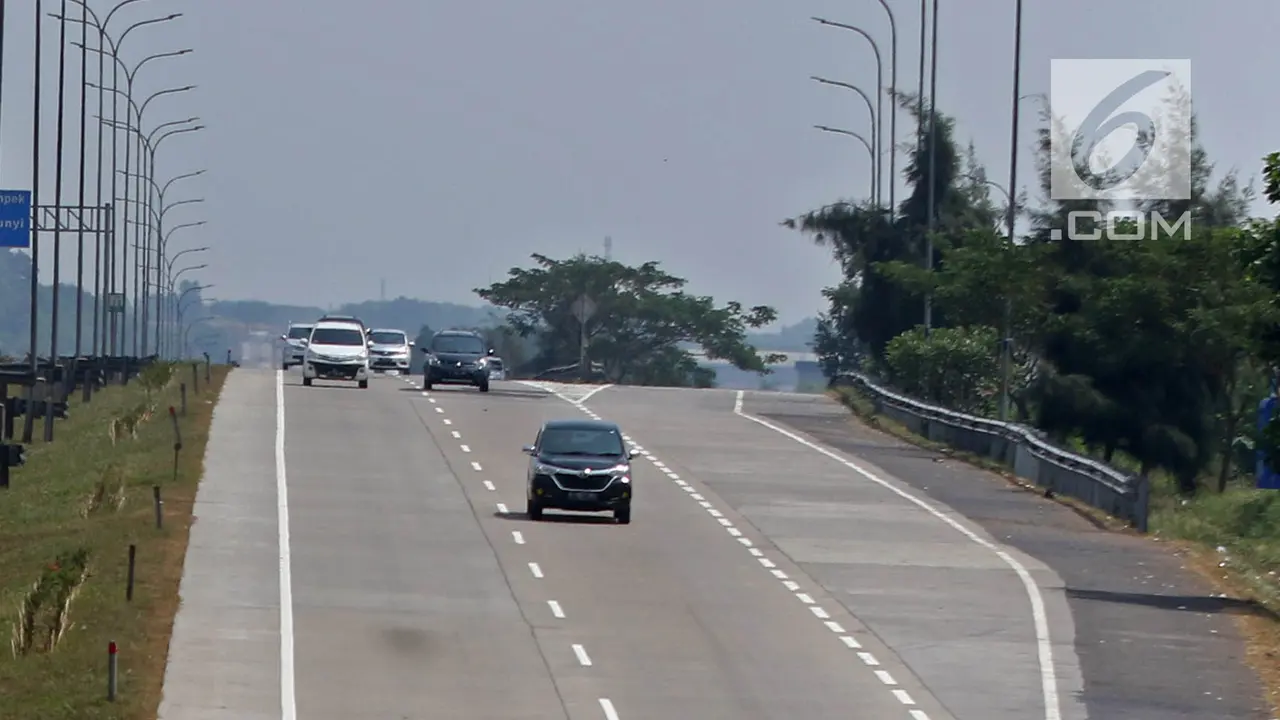 H-1 Lebaran, Tol Jakarta-Cikampek Ramai Lancar