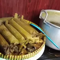 Tidak Perlu Bahan Tambahan, Begini Cara Masak Lontong Daun Pisang Supaya Lembut dan Tahan Lama (YouTube/ Yuna Fitrian)