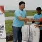 Selain sembako, Yayasan Pundi Amal Peduli Kasih (YPAPK) juga membagikan 400 helai selimut untuk korban banjir.