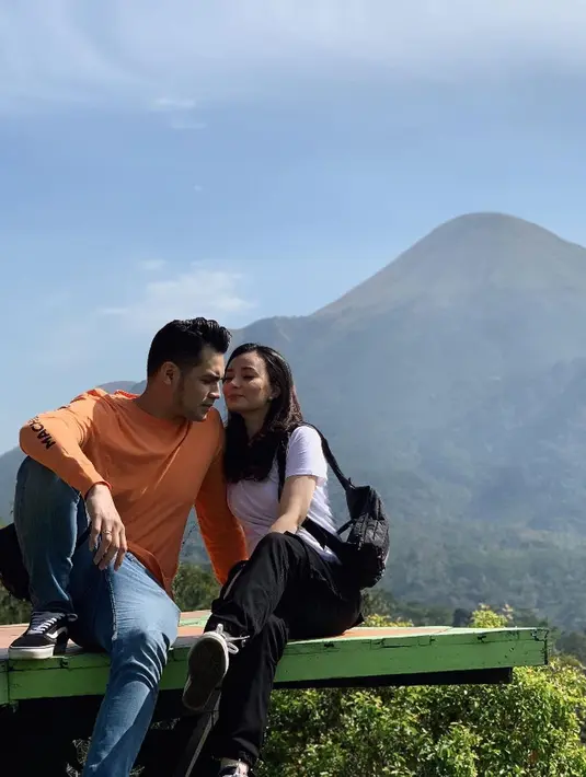 Asmirandah dan Jonas Rivano (Instagram/asmirandah89)