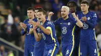 Reaksi pemain Chelsea saat adu penalti melawan Villarreal dalam laga Piala Super Eropa di Windsor Park, Kamis dinihari WIB (12/8/2021). Chelsea juara setelah menang 6-5 lewat drama adu penalti usai kedua tim bermain imbang hingga perpanjangan waktu. (AP Photo/Peter Morrison)