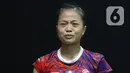 Pebulutangkis tunggal putri Indonesia, Fitriani saat melawan Han Yue (China) pada babak pertama Indonesia Masters 2020 di Istora GBK, Jakarta, Rabu (15/1/2020). Fitriani kalah dua set langsung 6-21, 17-21. (Liputan6.com/Helmi Fithriansyah)