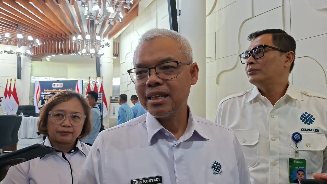 Sekretaris Jenderal Kementerian Ketenagakerjaan ((Kemnaker) Cris Kuntadi di Kantor Badan Komunikasi Pemerintah (Bakom), Jakarta, Rabu (29/4/2026). (Liputan6.com/Arief)