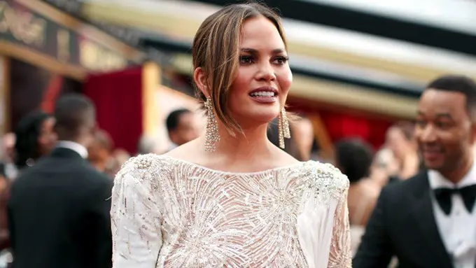 [Bintang] Chrissy Teigen dan John Legend