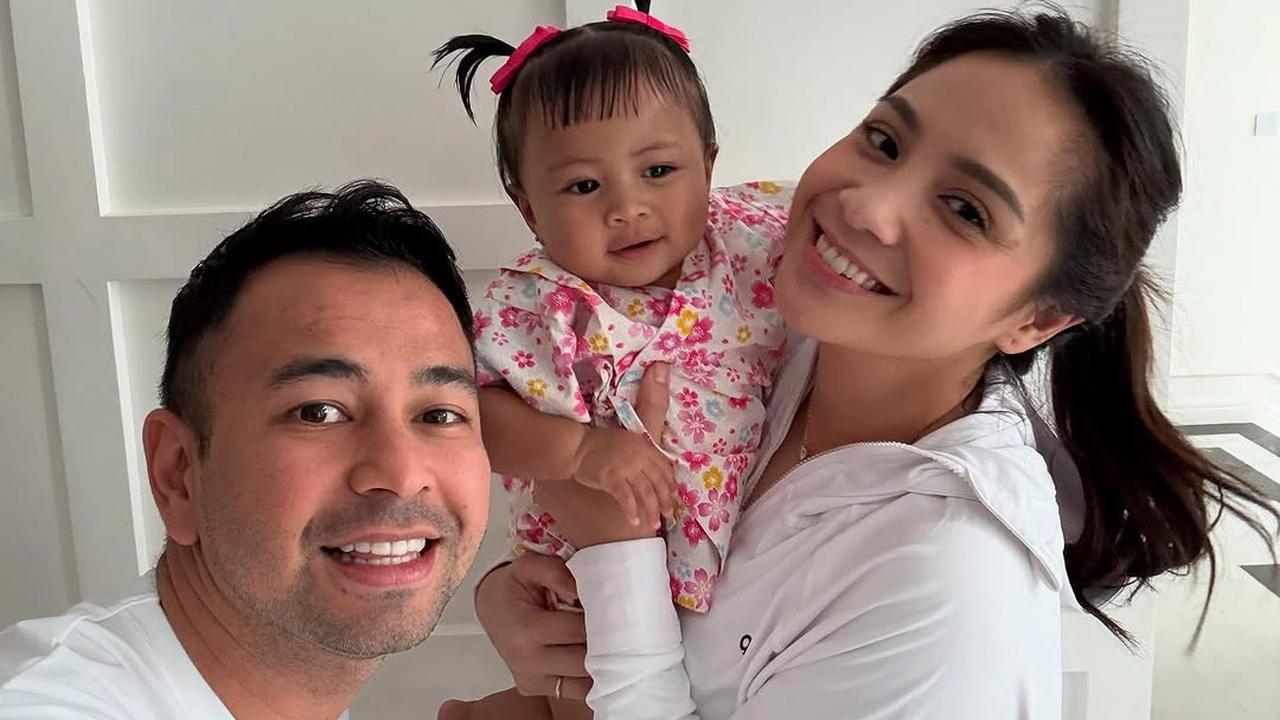 Potret Raffi Ahmad dan Nagita Slavina Bareng Lily, Bikin Gemas dengan Rambut Kuncir Dua