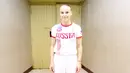 Atlet Wushu Asal Rusia, Daria Tarasova yang bertanding pada Cabang Taulo Kejuaraan Dunia Wushu 2015 di Istora, Senayan, Jakarta,Senin (16/11/2015). (Bola.com/Nicklas Hanoatubun)