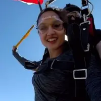 Cinta Laura saat skydiving (Instagram/@claurakiehl)