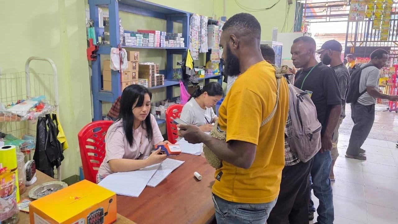 Cerita BRILink Agen Waisun Jadi Tumpuan Warga di Papua Pegunungan Lakukan Transaksi Keuangan
