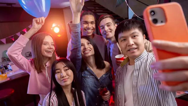 Dikenal Flirty, Ini 7 Tanda Kalau Gemini Benar-Benar Serius Mencintaimu - 5