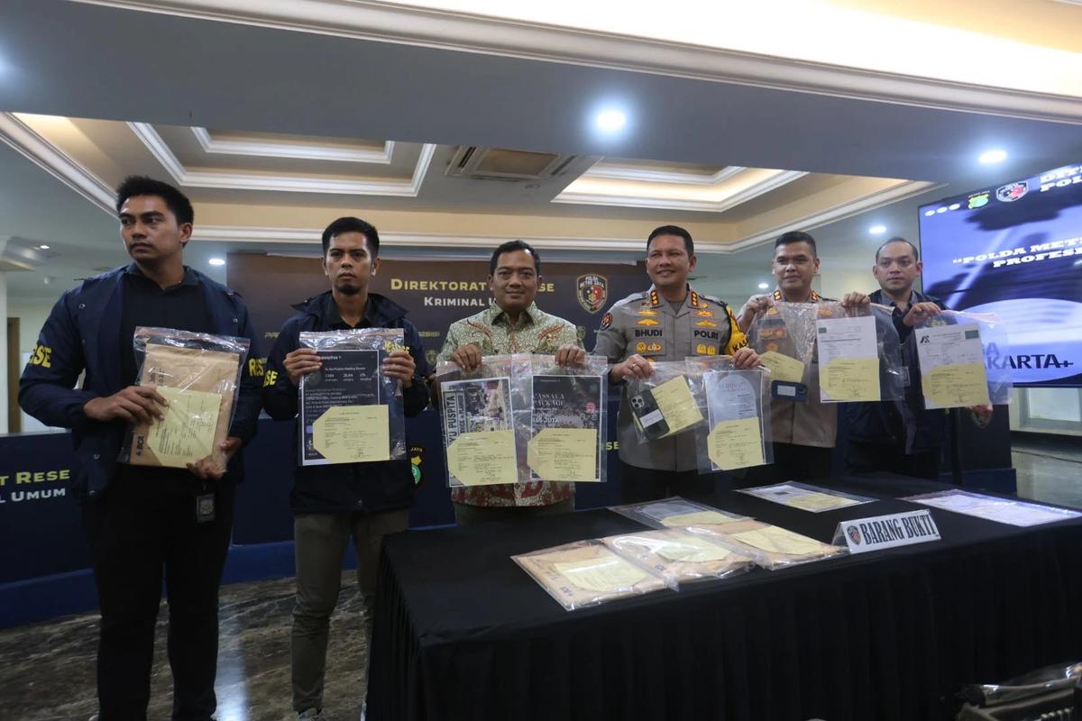 FOTO: Penampakan Pemilik WO Ayu Puspita Usai Ditetapkan sebagai Tersangka