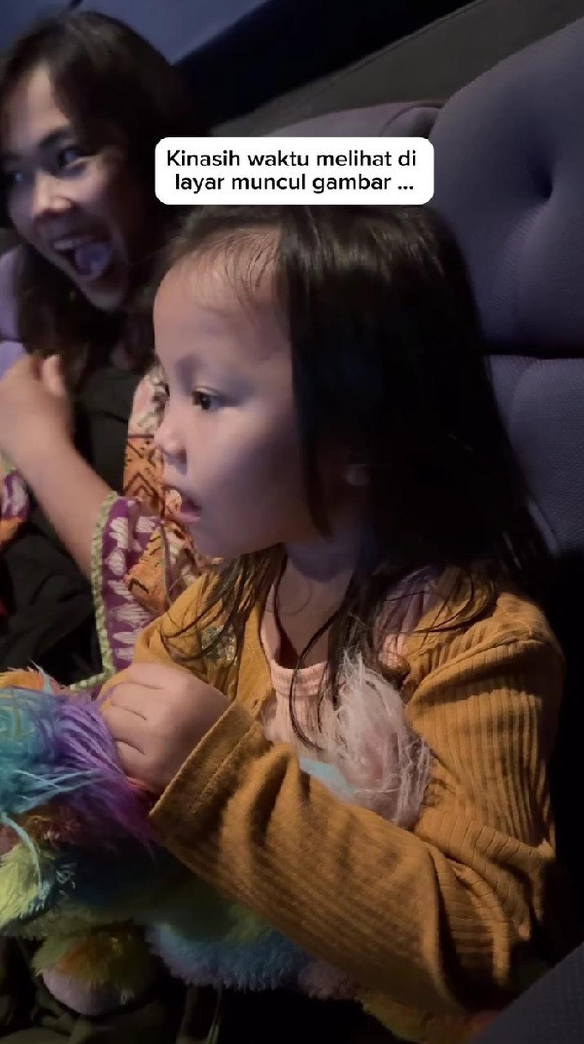 Momen Fiersa Besari Ajak Kinasih Pertama Kali Nonton Bioskop, Netizen Salfok Sekeluarga Soft Spoken Semua