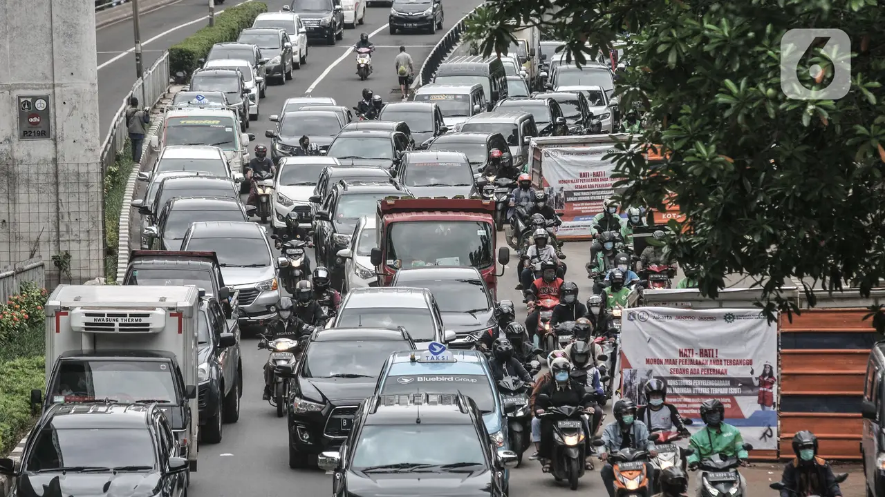 Kemacetan di Jalan Kapten Tendean Akibat Proyek Galian Utilitas