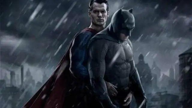 Superman Bermesraan dengan Batman?