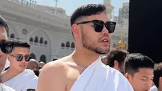 Potret Ivan Gunawan Umrah, Bagikan Renungan di Depan Kabah