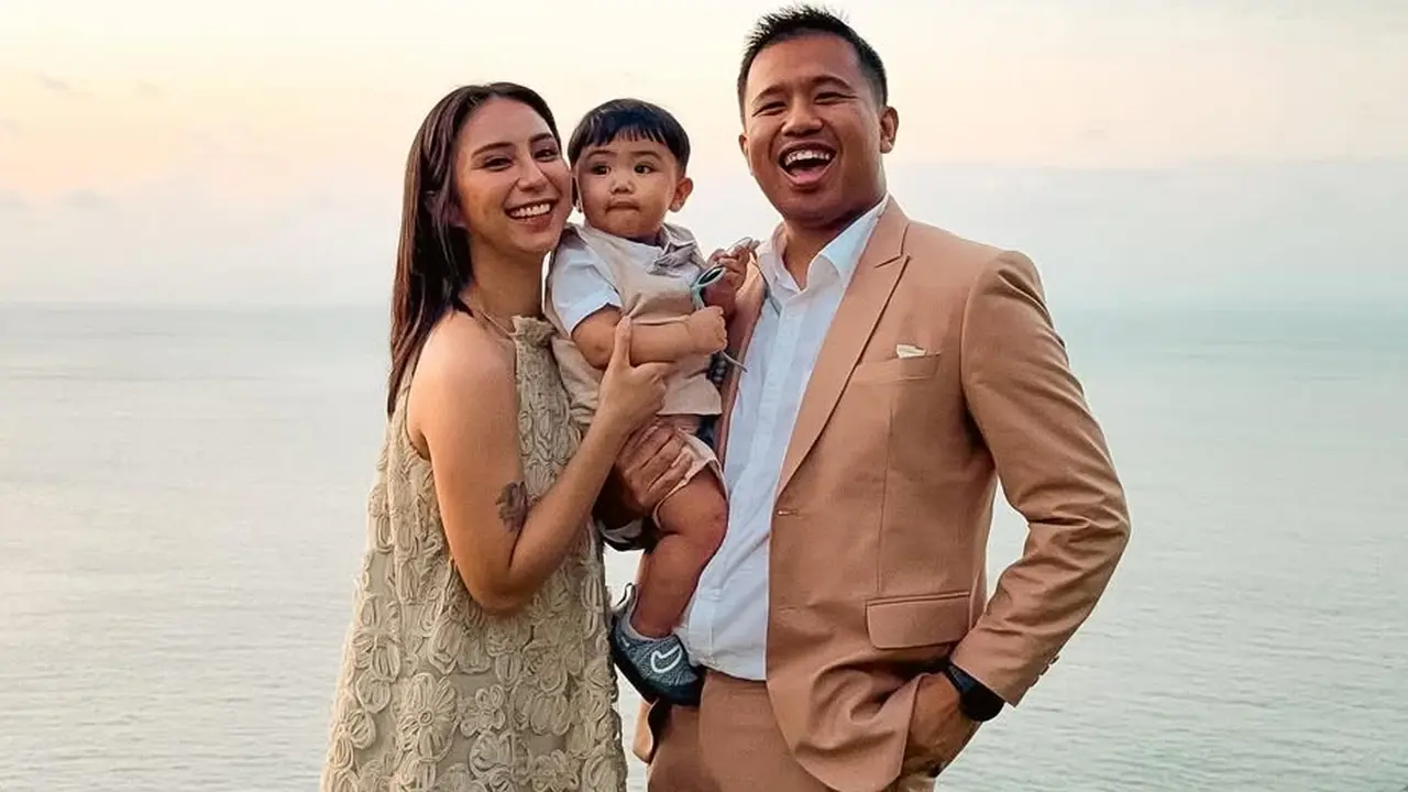 Gaya Kondangan Keluarga Joshua Suherman (Foto: Instagram @jojosuherman)