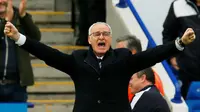 Ekspresi Claudio Ranieri saat Leicester City menang melawan Swansea City dalam laga Liga Inggris, (24/4/2016). (Action Images via Reuters/Jason Cairnduff)