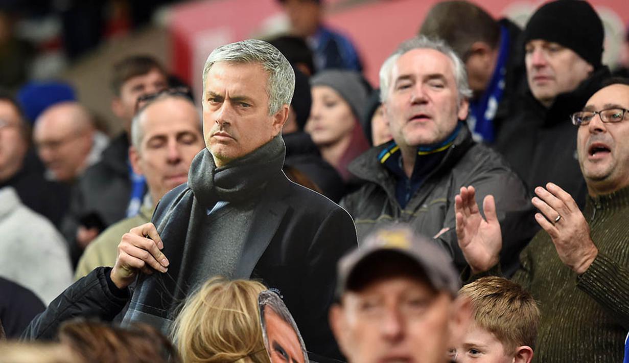 Stoke Vs Chelsea, Sabtu (7/11/2015). Chelsea takluk dari Stoke 0-1, membuat berita pemecatan Mourinho semakin kencang. (AFP/Paul Ellis)