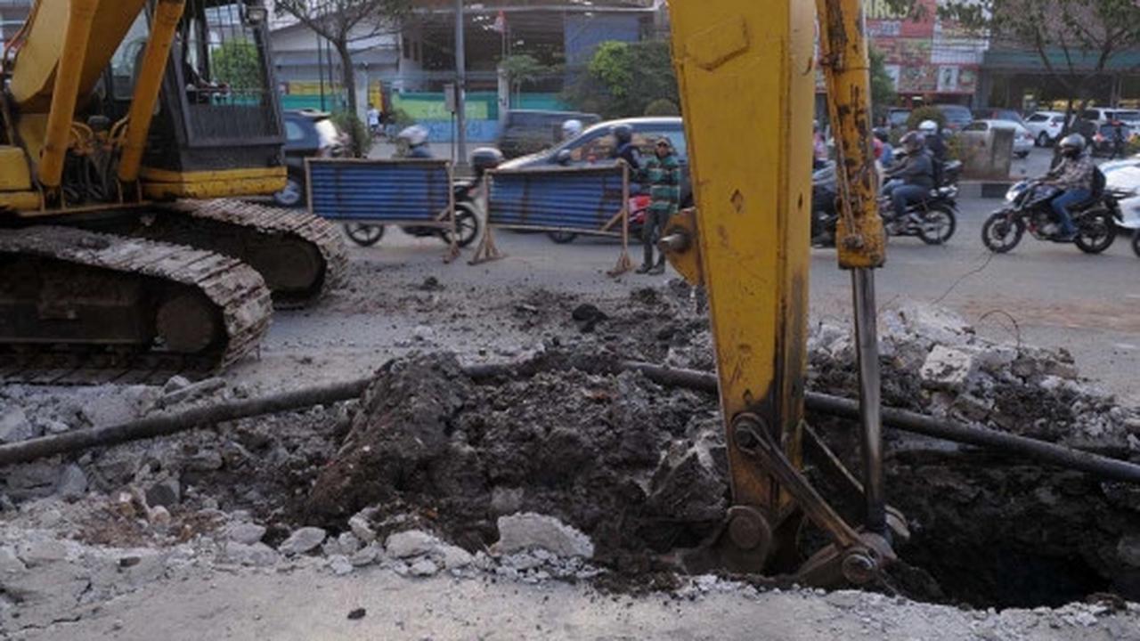 Cegah banjir, sepanjang Jalan Margonda digali buat saluran air baru