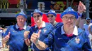 Senyum optimistis terpancar dari suporter Prancis saat berpose di kawasan MetLife Stadium, AS, menjelang laga melawan Senegal pada Piala Dunia 2026, Selasa (16/6/2026). (KLY Sports/Hery Kurniawan/Adv/Powerade)