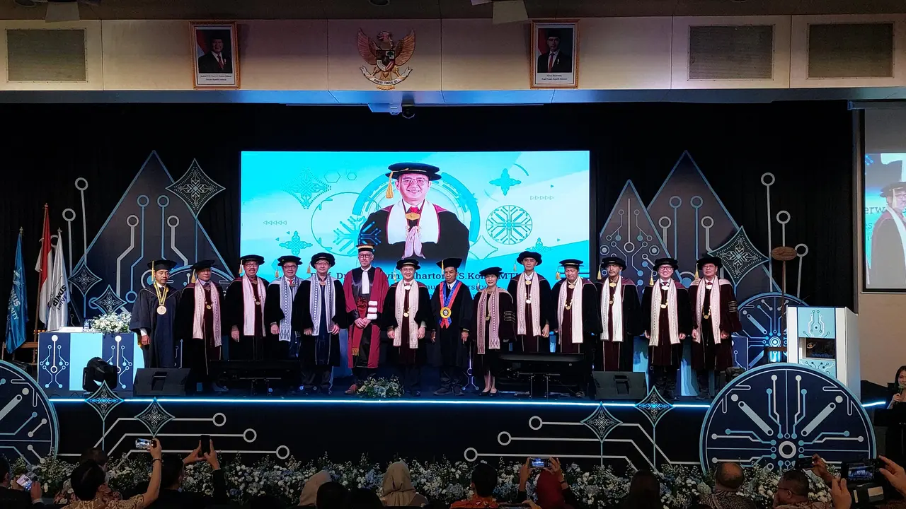 Binus University mengukuhkan Guru Besar termuda, Prof. Dr. Ir. Derwin Suhartono, S.Kom., MTI sebagai Guru Besar Tetap di bidang Artificial Intelligence (Istimewa)