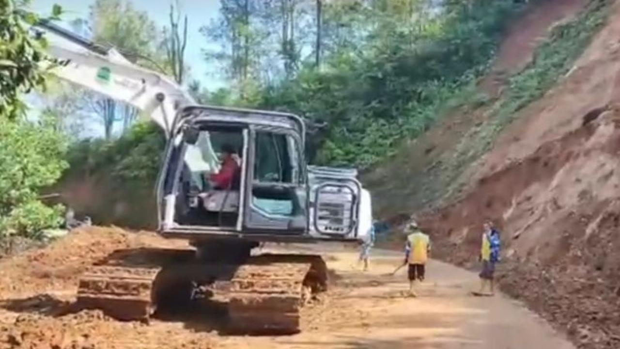 Longsor Teratasi, Jalur Selatan Garut Normal Dilintasi Kendaraan