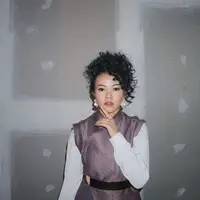 Tidak mudik saat lebaran memang menimbulkan rasa kangen terhadap keluarga dan kampun halaman. Hal tersebut dirasakan Yura Yunita yang harus merayakan Idul Fitri tahun 2020 ini seorang diri, tanpa orang tua dan keluarga. (Instagram/yurayunita)