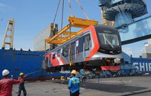 Potret 7 Rangkaian KRL Impor Buatan China Tiba di Indonesia
