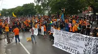 Demo Mahasiswa UNM Tolak Biaya KKN. (Liputan6.com/Fauzan)