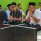 Bakal Calon Bupati (Cabup) Majalengka Eman Suherman dinilai sebagai pemimpin yang religius. Hal tersebut seperti disampaikan oleh Ketua Juru Kunci Makam Syeikh Syarif Arifin dan Buyut Nyata, Yaya Diharya. (Ist)