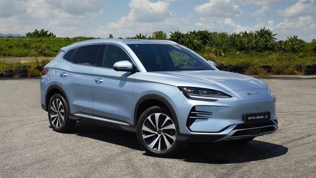 Namun, varian Plug-in Hybrid Electric Vehicle (PHEV) mengalami penurunan sebesar 3,22% menjadi 131.228 unit dibandingkan bulan sebelumnya (Oktober).