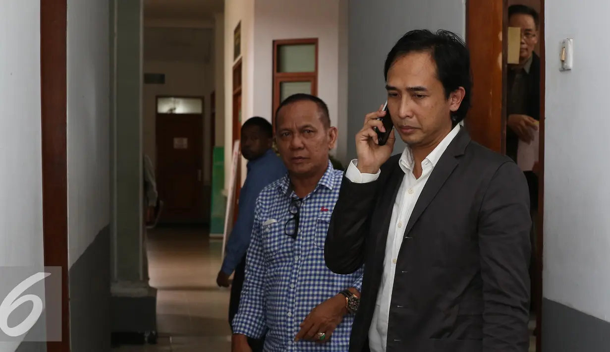 Piyu padi usai menjalani sidang lanjutan perceraian dengan Florina Limasnax di Pengadilan Negeri Jakarta Selatan, Kamis (19/11). Seperti diketahui, Piyu digugat cerai Flo ke PN Jaksel pada 23 September 2015. (Liputan6.com/Herman Zakharia)