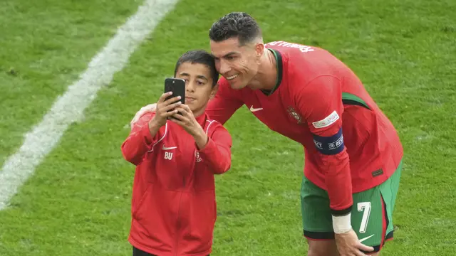 Foto: Momen Bocil Gocek Petugas Keamanan Demi Foto Bareng Crsitiano Ronaldo