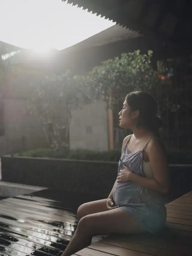 8 Potret Gaya Gya Sadiqah Istri Tarra Budiman Liburan di Bali, Baby Bump Mulai Terlihat