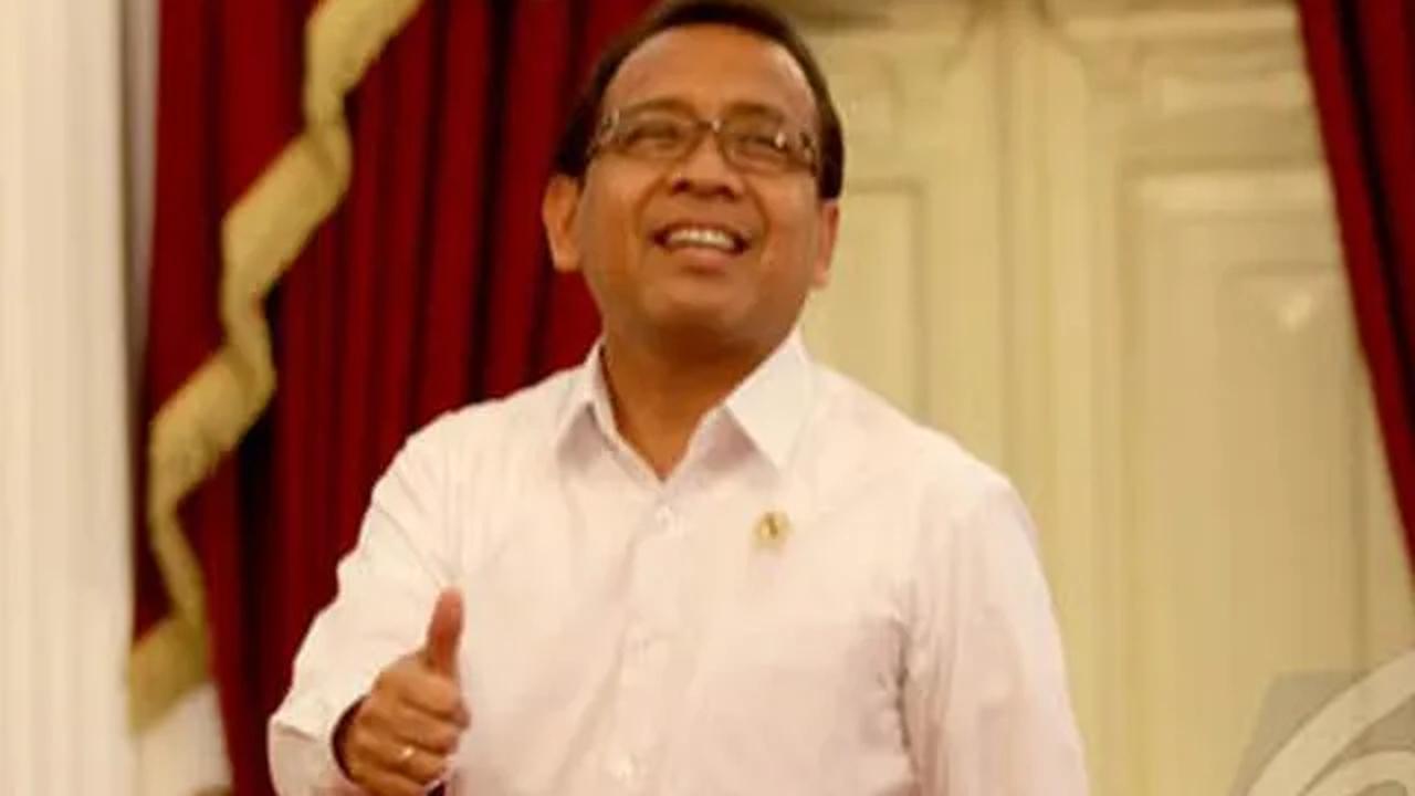 Pratikno memastikan Presiden Jokowi tidak ikut campur soal urusan capres-cawapres. Pratikno juga menekankan Jokowi tak pernah menghalangi siapa pun untuk maju di Pilpres 2024.<br>